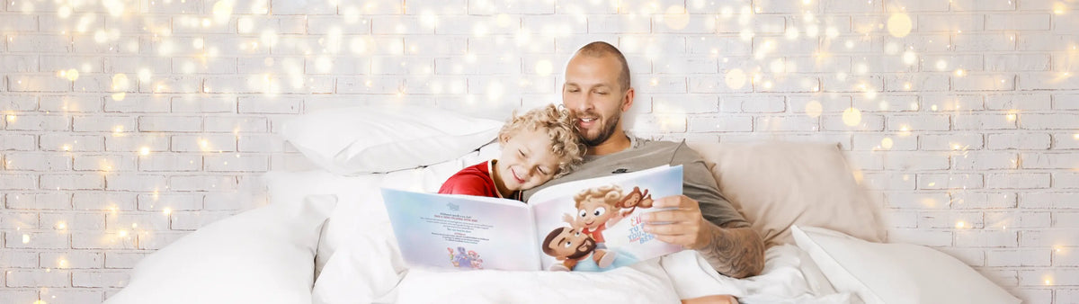 Papa et sa fille préparent un livre ensemble sur le bad, avec les lumières de Noël.