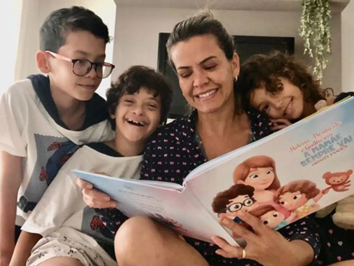 Le partage des histoires d'un livre personnalisé est un moment précieux, offert par ce cadeau personnalisé pour Maman.