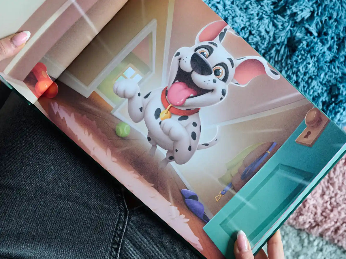 Illustration d’un livre pour chien personnalisé montrant un chiot courant joyeusement vers son propriétaire — un cadeau inoubliable pour les amoureux des animaux.