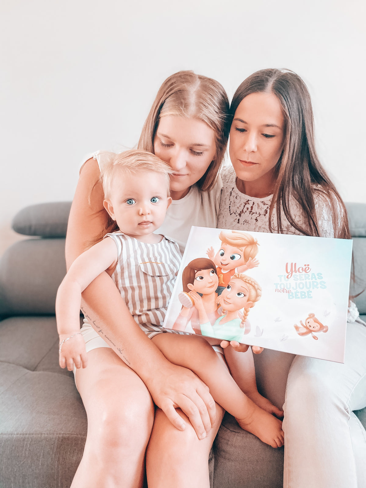 Les couples homosexuels et familles homoparentales sont à l'honneur dans ce livre personnalisé pour les familles.